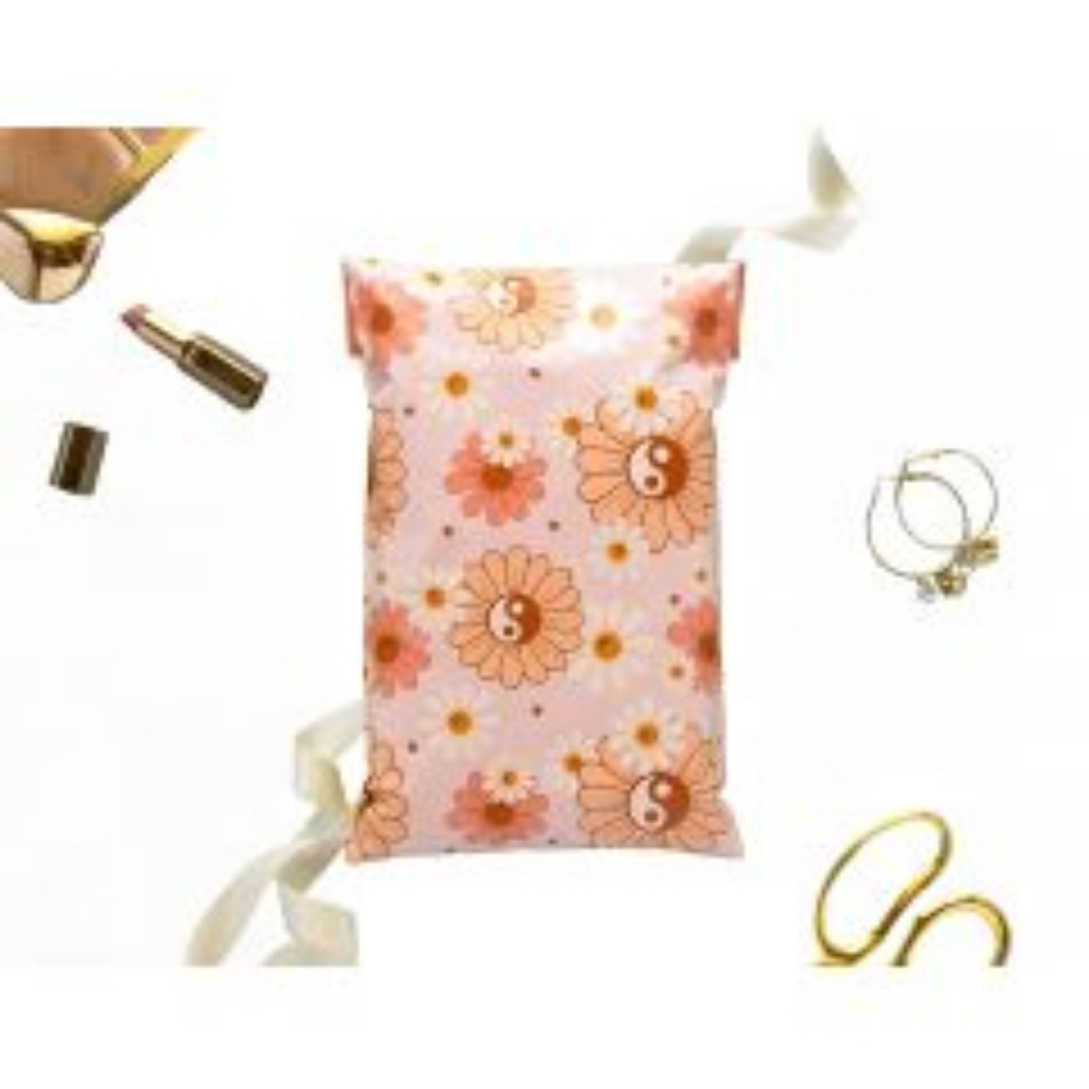 15 6" by 9" Yin Yang flower pollymailers